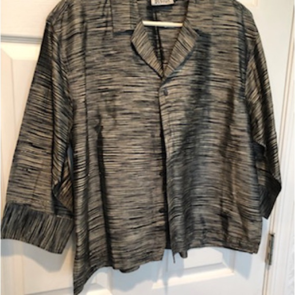 Short black and white jacket